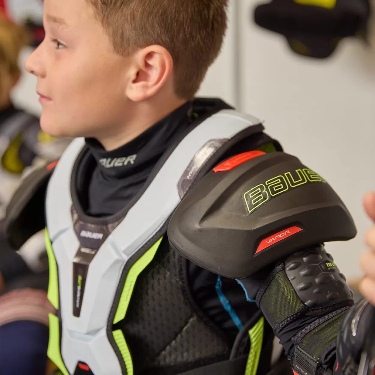 New VAPOR HYPERLITE SHOULDER PAD Shoulder Pads